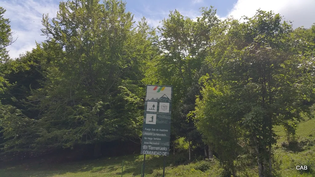(Foto 3) Llegaremos a este área donde dejaremos el coche