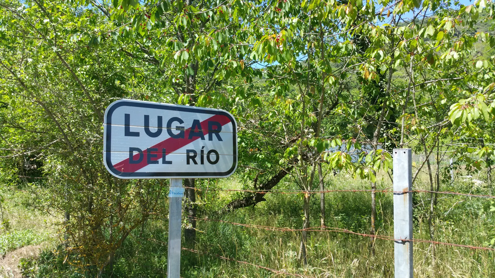 Lugar del Río (La Rioja) área recreativa La Eméndula.-