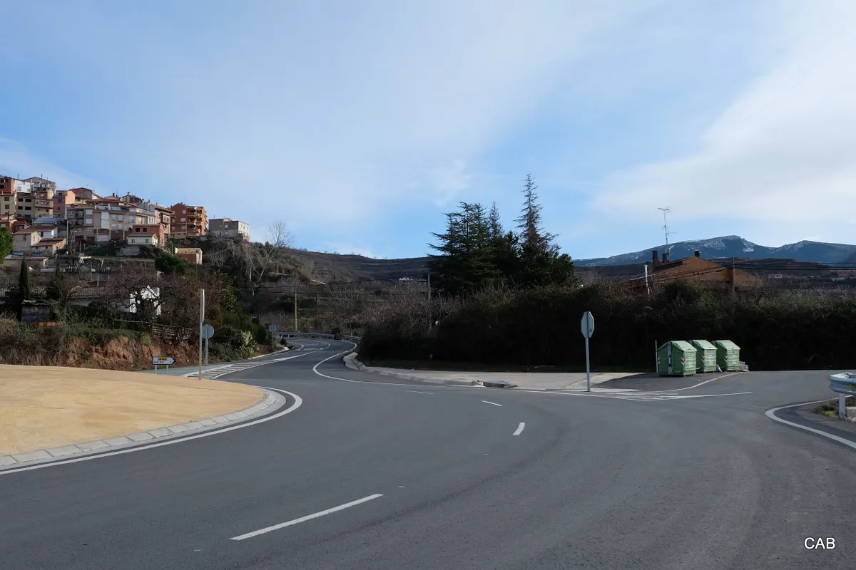 En esta rotonda (que esta justo antes de entrar a Nalda) cogemos el camino a la derecha